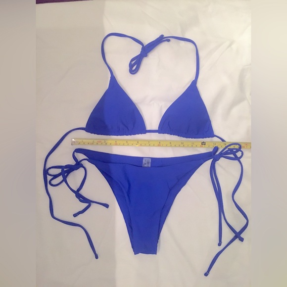 Electric blue string bikini. - Picture 3 of 4